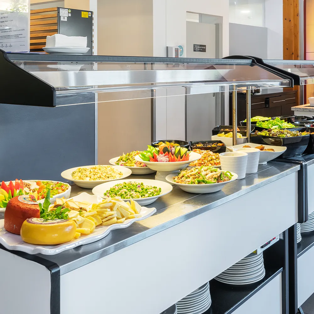 Espace buffet en libre-service du restaurant