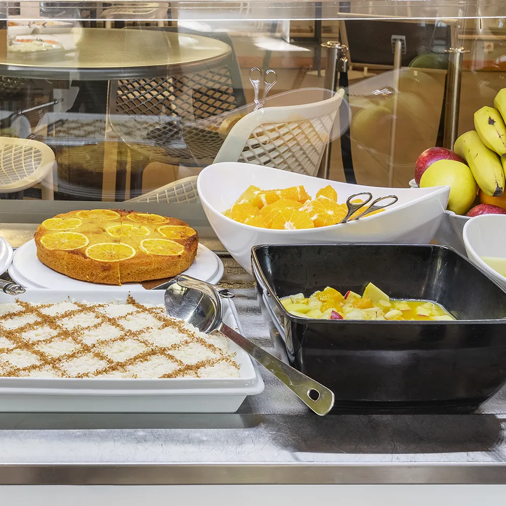 Sélection de desserts servis au buffet