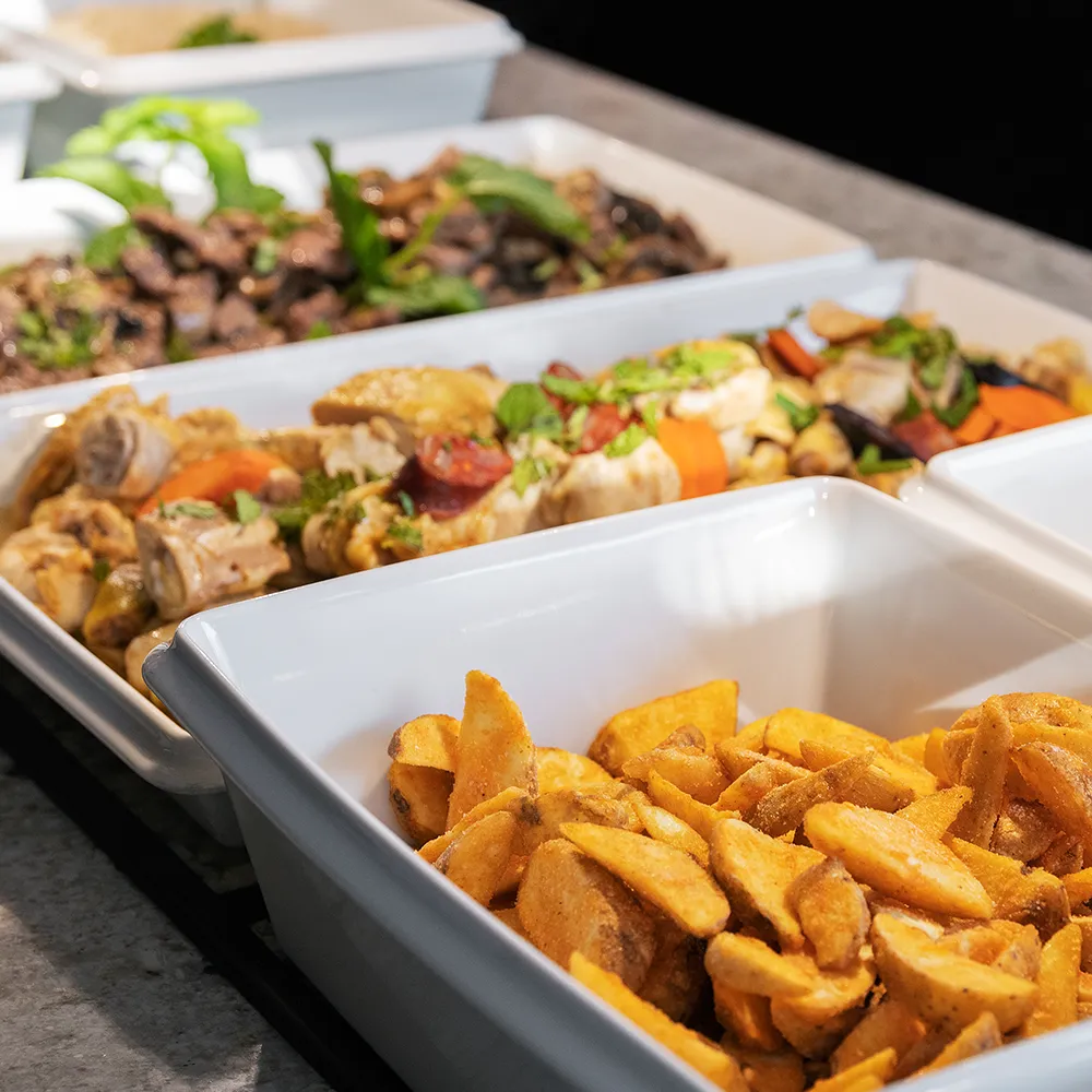 Sélection d'accompagnements servis au buffet