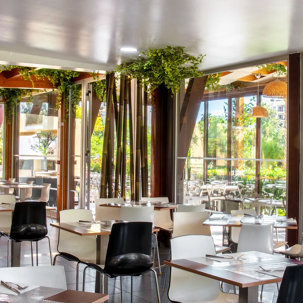 Salle principale du restaurant du Club Amarilis