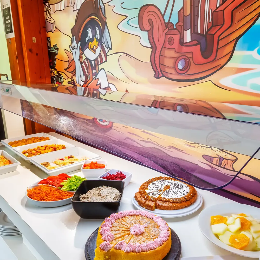 Buffet pour enfants avec une sélection de repas