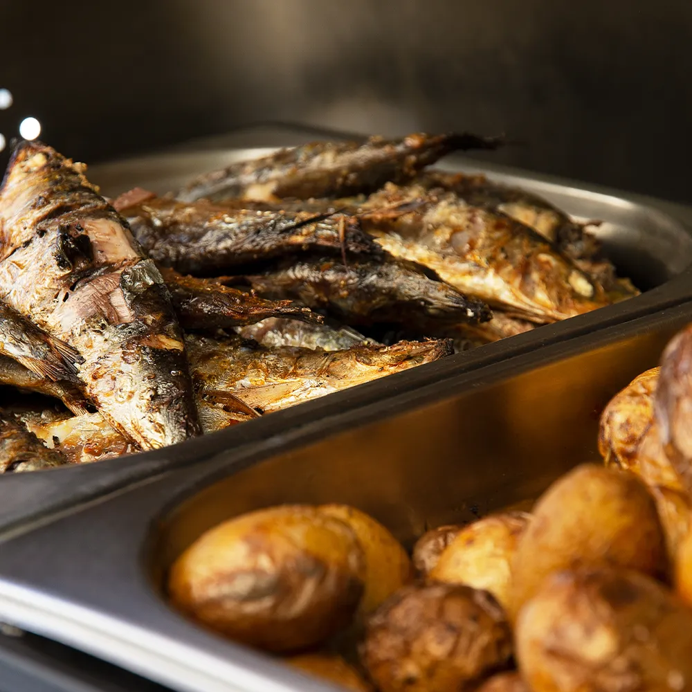 Sardines grillées servies au buffet