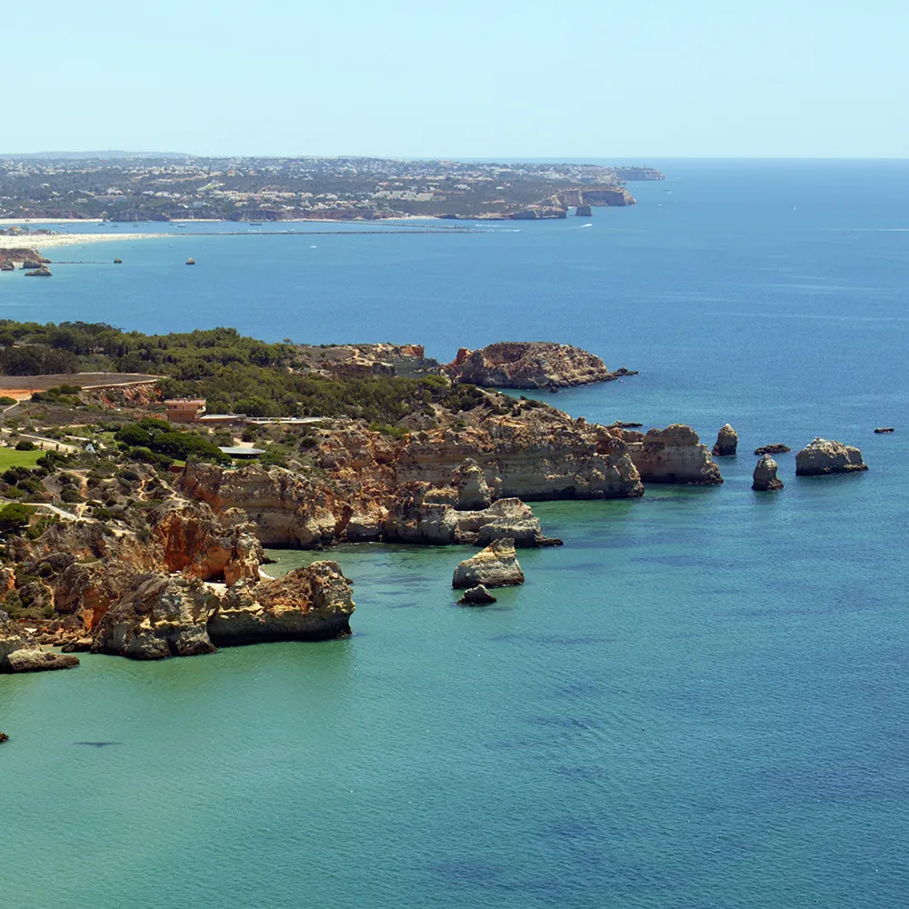Vista aérea sobre Alvor, João d'Arens e a costa algarvia
