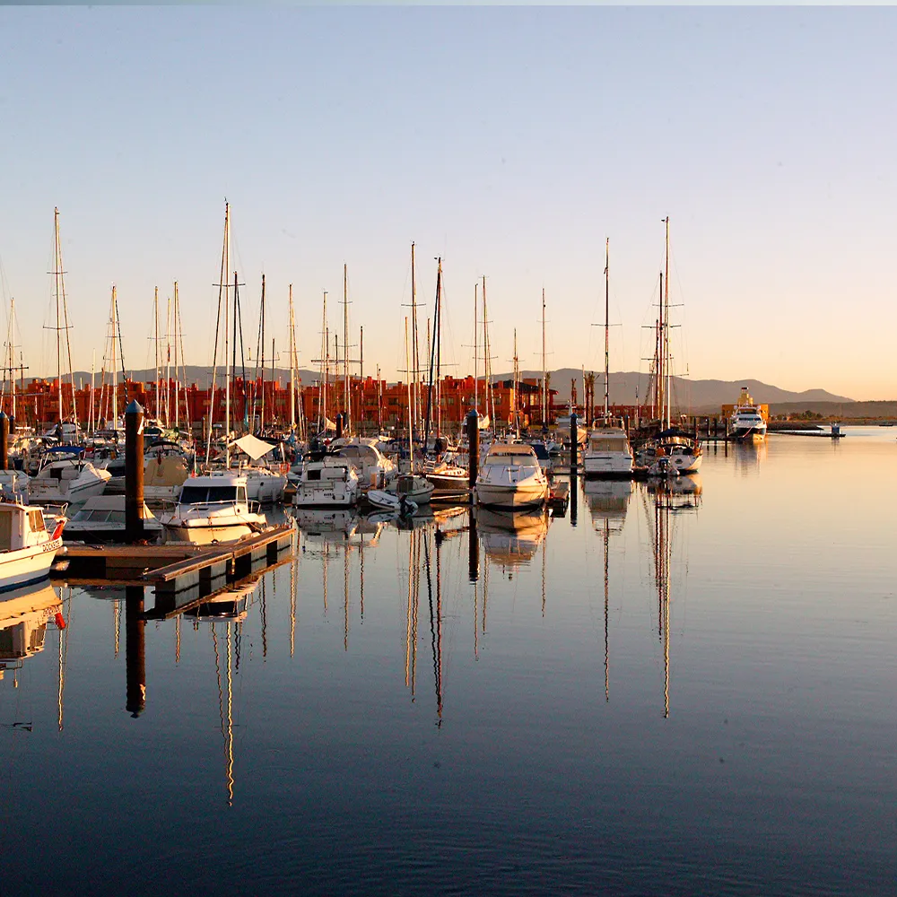 Vista da Marina de Portimão ao amanhecer